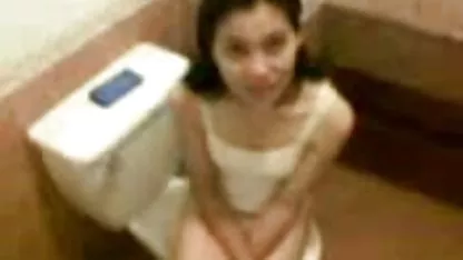 Seksi rambut pirang di stoking pembantu crot mendapat fucked