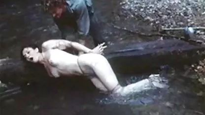 Hitam crot di hutan perguruan tinggi freak bekerja sebelum mendapatkan kontol di toket kecil