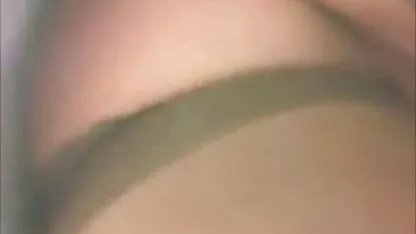Isabel di kolam tante crot di muka renang, remaja, rambut coklat,