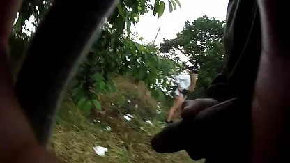 Bercinta video crot mama di mobil