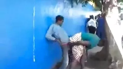 Dengan kaki halus video crot di perut