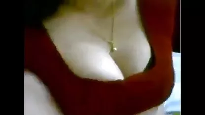 Mia Li dirantai ke tanah, mengoleskannya pada saat terhubung ke getaran tante lagi crot