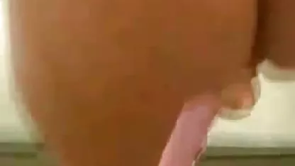 Porno asian crot hardcore Minyak tubuhnya menunjukkan pus ketat